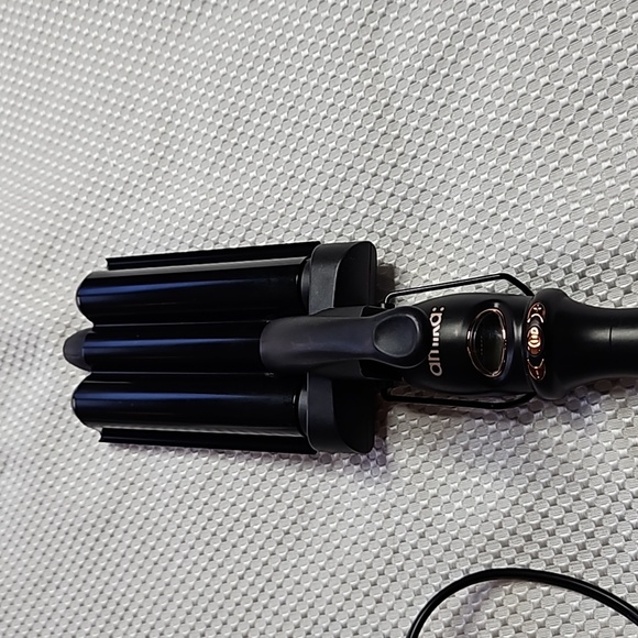 COPY - AMIKA HIGH TIDE DEEP  BEACH WAVER 3 BARREL CURLING IRON - Picture 1 of 10